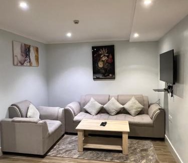 Al Ulaya Apartment | شقة بصالة مريحة وغرفة نوم