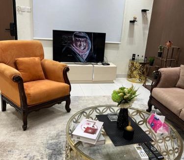 Unaizah Apartment | شقة بصالة مودرن وغرفة نوم