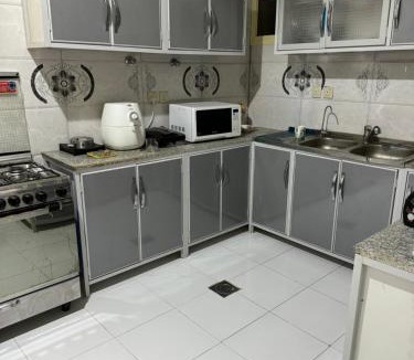 Unaizah House | شقة خاصة بغرفتي نوم ومطبخ وصالة ومجلس