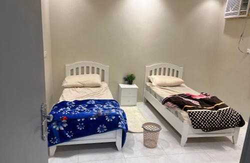 'Asir Apartment | ‏شقة رقم 2 مكون من غرفة نوم ومجلس ودوره مياه دور أرضي
