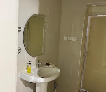 'Asir Apartment | ‏شقة رقم 2 مكون من غرفة نوم ومجلس ودوره مياه دور أرضي