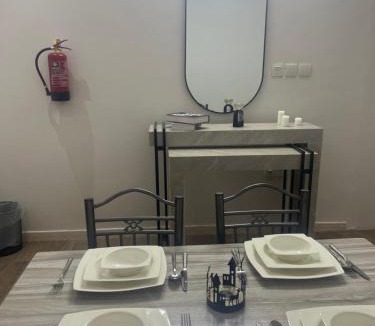 Al Kura Apartment | شقة غرفة نوم ومجلس ومطبخ وحمام