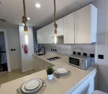 Ash Shati Apartment | شقة فاخرة بإطلالة بحرية في داماك