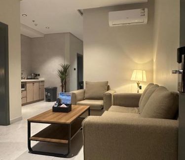 Al Baha Hotel | شقق المجرات الذهبية المخدومة