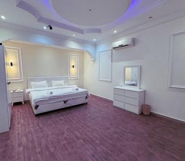 Sari Street Apartment | شقق فاخرة بحي الروضة مع سينما بغرفة النوم
