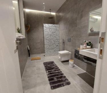 Medina Apartment | شقه فاخره بجوار الراشد مول