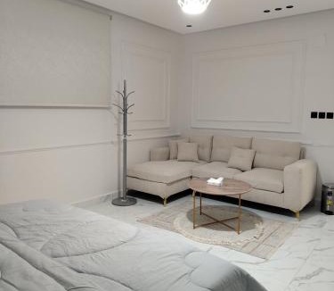 Buraydah Apartment | غرفة ماستر مريحة