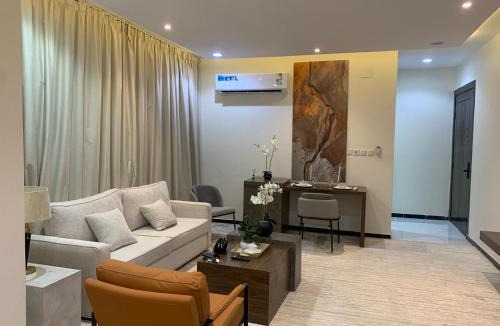Al Kura Apartment | غرفة وصالة فندقية فاخرة