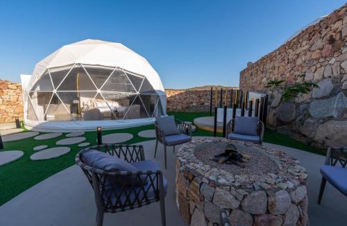 Al Hada Ski Chalet | في كامب الهدا v camp