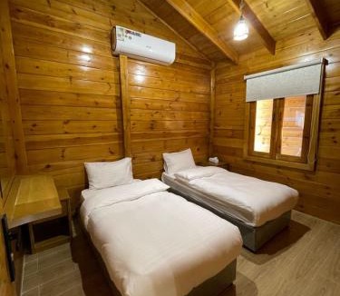 Al Riyadh Ski Chalet | كوخ النزل الأوروبي