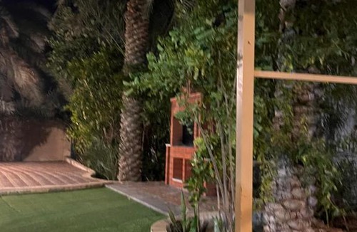 Al-Hofuf Ski Chalet | منتجع اللحظة الجميلة