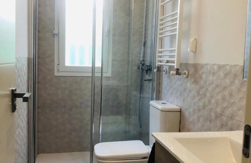 Cuatro Caminos Apartment | 10' walk to Bernabeu max 8P, 3Bedr, 1sofa, 2bath
