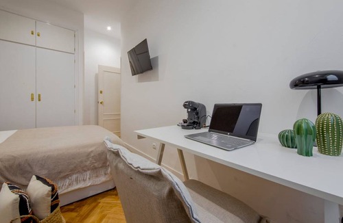 Barrio de las Letras Resort | 100 m² Private room ∙ 1 bedroom ∙ 1 guest