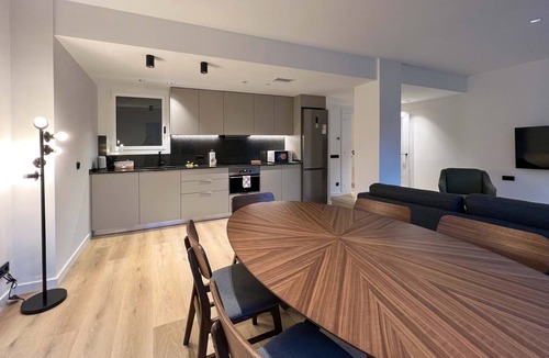 El Putget i Farro Apartment | 102 m² Apartment ∙ 3 bedrooms ∙ 5 guests