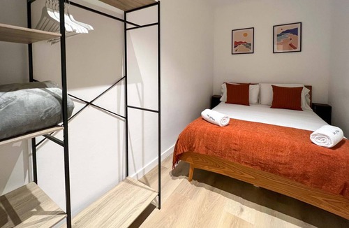 El Putget i Farro Apartment | 102 m² Apartment ∙ 3 bedrooms ∙ 5 guests