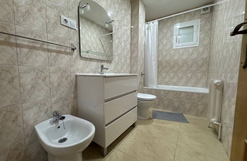 Mostoles Apartment | 110 m² Apartment ∙ 5 bedrooms ∙ 5 guests