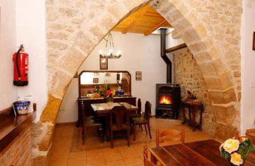 Albocasser House | 180 m² House ∙ 5 bedrooms ∙ 15 guests