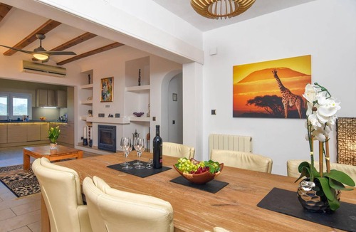 Ermita House | 188 m² House ∙ 3 bedrooms ∙ 6 guests