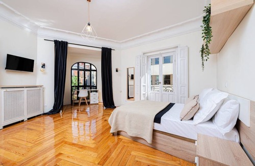 Moncloa - Arguelles Resort | 190 m² Private room ∙ 1 bedroom ∙ 1 guest