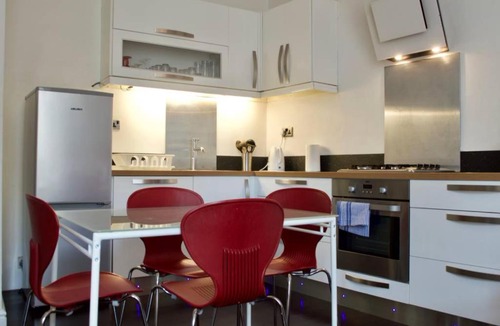 Merchiston Apartment | 2 Bedroom Flat Accommodates 6 near City Centre