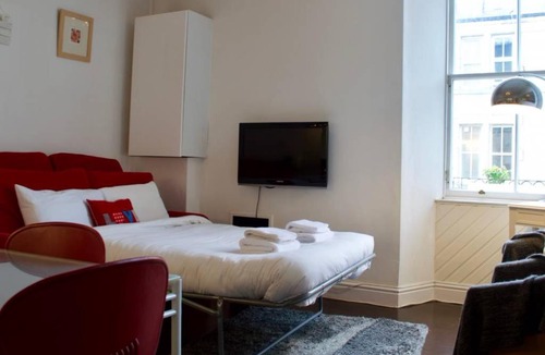 Merchiston Apartment | 2 Bedroom Flat Accommodates 6 near City Centre
