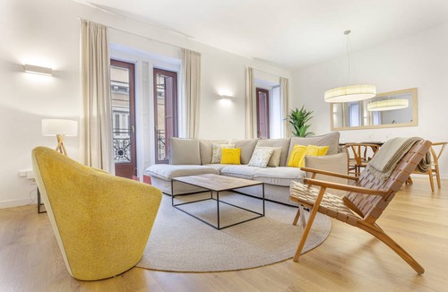 Cortes Apartment | 200 m² Apartment ∙ 4 bedrooms ∙ 9 guests