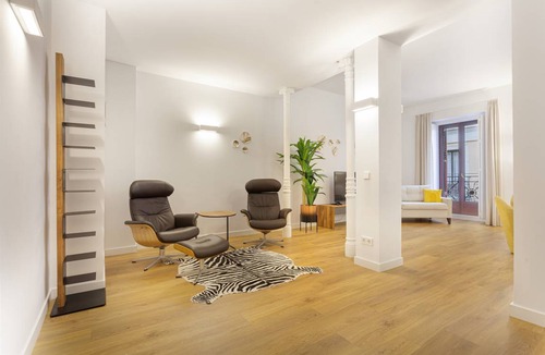 Cortes Apartment | 200 m² Apartment ∙ 4 bedrooms ∙ 9 guests