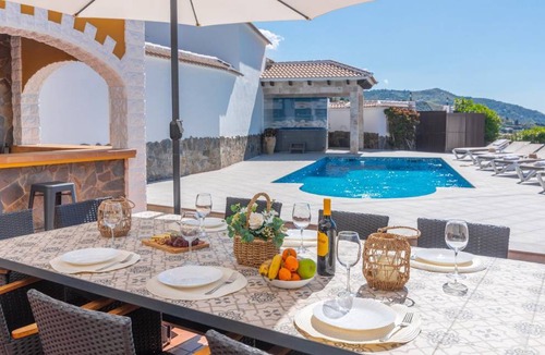 Sayalonga House | 200 m² House ∙ 6 bedrooms ∙ 12 guests