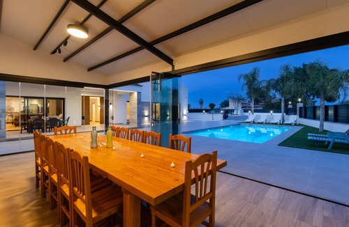 Catral Villa | 200 m² Villa ∙ 5 bedrooms ∙ 16 guests