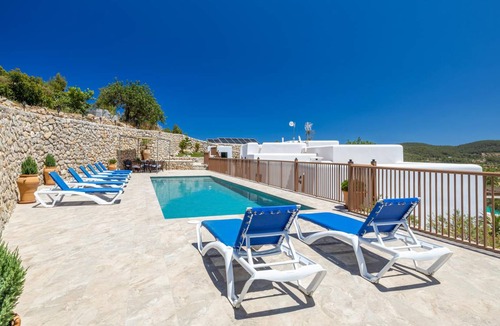 Sant Antoni de Portmany Cottage | 220 m² Cabin ∙ 4 bedrooms ∙ 8 guests