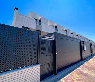 Villa de Vallecas Villa | 220 m² Villa ∙ 5 bedrooms ∙ 10 guests