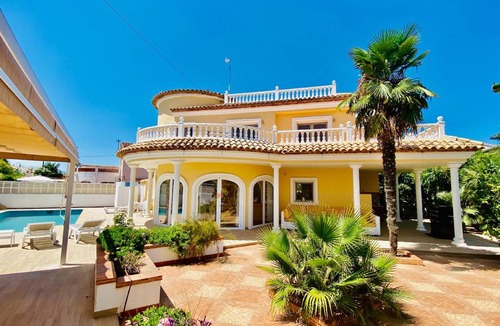 Els Poblets House | 234 m² House ∙ 4 bedrooms ∙ 8 guests