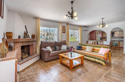 Archez House | 3 bedroom amazing home in árchez