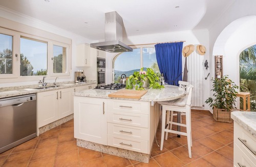 Ermita Villa | 3 Bedroom Family Villa with Pool