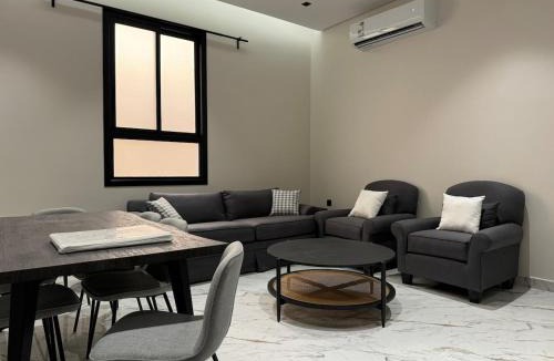 Al Malaz Apartment | 3-Bedroom Spacious Apartment - 3B