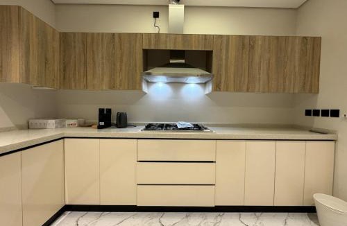 Al Malaz Apartment | 3-Bedroom Spacious Apartment - 3B