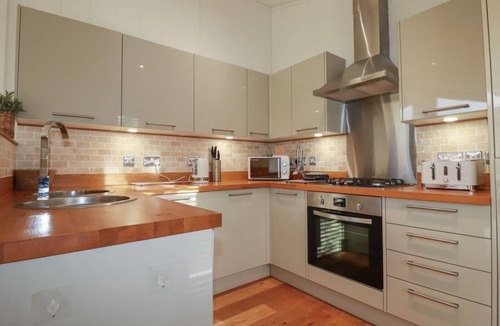 Looe Cabin | 3 Hedgerows, Lanreath Cornwall