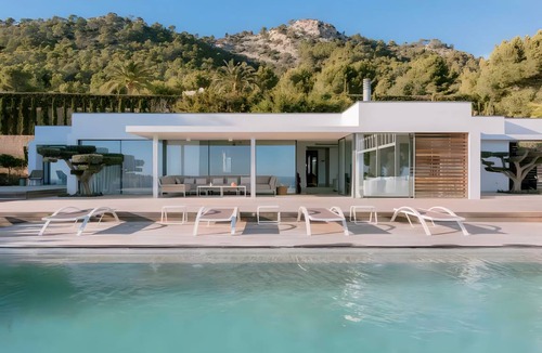 Sant Josep de sa Talaia Villa | 300 m² Villa ∙ 4 bedrooms ∙ 8 guests