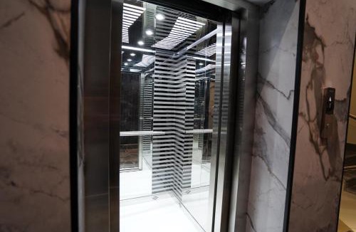 King Abdul Aziz Road Apartment | 3BR next to stars avenue