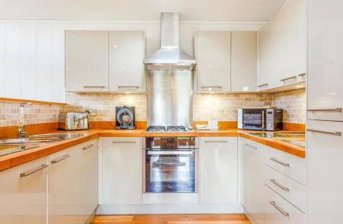 Looe House | 4 Hedgerows