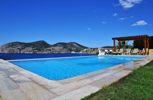 Camp de Mar House | 450 m² House ∙ 4 bedrooms ∙ 8 guests