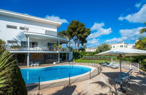 El Arenal Villa | 670 m² Villa ∙ 8 bedrooms ∙ 12 guests