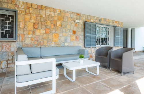 El Arenal Villa | 670 m² Villa ∙ 8 bedrooms ∙ 12 guests