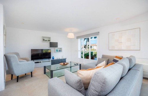 El Arenal Villa | 670 m² Villa ∙ 8 bedrooms ∙ 12 guests