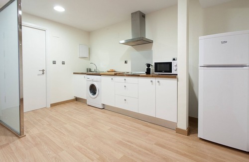 Alfalfa Apartment | Albareda 1 - One Bedroom Apartment, Sleeps 4