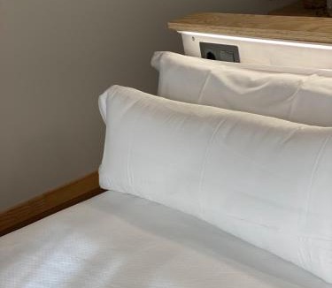 Puente La Reina Hostel | Albergue Jakue