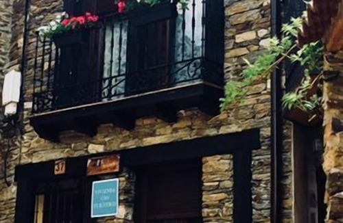 Montejo de la Sierra Cottage | Alojamientos El Horno for 4 people