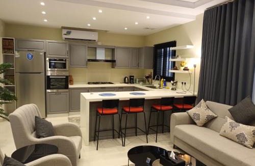 Medina Apartment | Alrawdah Luxury 3 Bedroom Apartment 5 Mins Drive to Haram الروضة للشقق الفاخرة