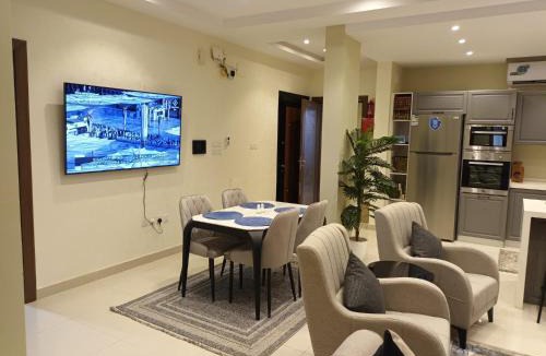 Medina Apartment | Alrawdah Luxury 3 Bedroom Apartment 5 Mins Drive to Haram الروضة للشقق الفاخرة
