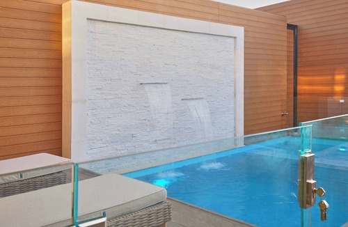 Al Kura Ski Chalet | Alyaqou tchalet